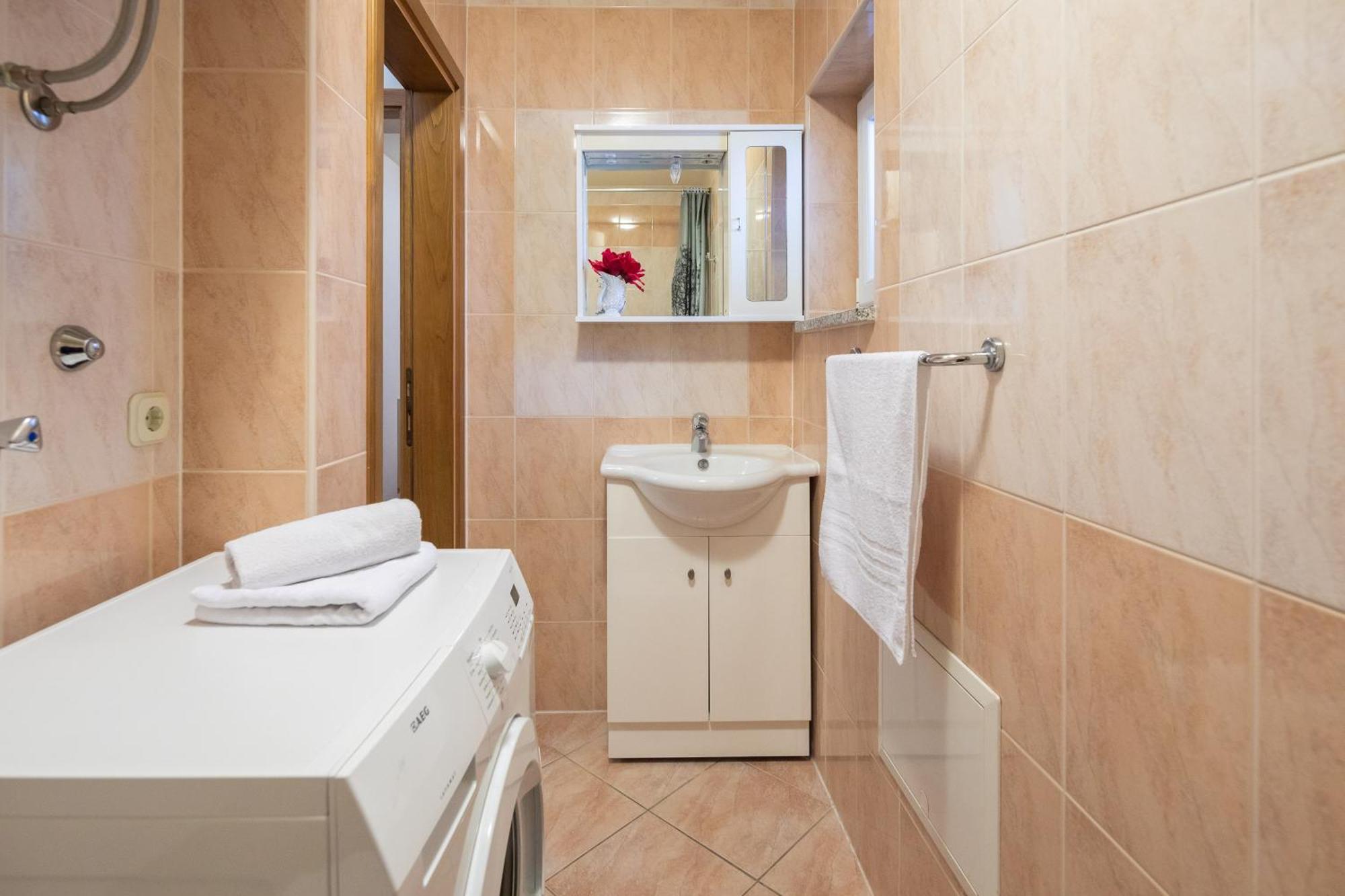 Filip Apartments - Free Parking By The House Makarska Exteriör bild